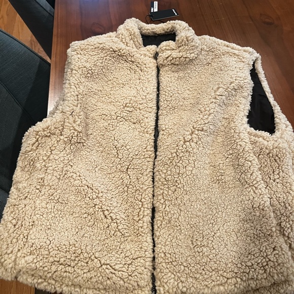 NWT Reversible women’s vest - Picture 4 of 5